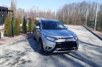 Mitsubishi Outlander Invite