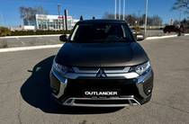 Mitsubishi Outlander Invite