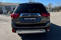 Mitsubishi Outlander Invite