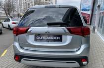 Mitsubishi Outlander Invite