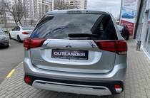 Mitsubishi Outlander Invite