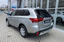 Mitsubishi Outlander Invite