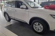 Mitsubishi Outlander Invite