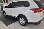 Mitsubishi Outlander Invite