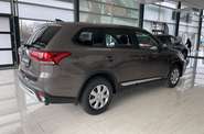 Mitsubishi Outlander Invite