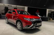 Mitsubishi Outlander Invite