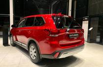 Mitsubishi Outlander Invite