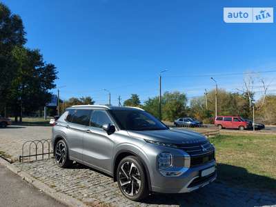 Mitsubishi Outlander Ultimate 2.5 MiVEC CVT (184 к.с.) S-AWC 2024