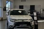 Mitsubishi Outlander Invite