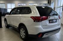 Mitsubishi Outlander Invite