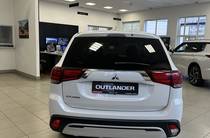 Mitsubishi Outlander Invite