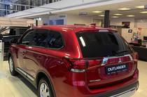 Mitsubishi Outlander Invite