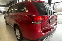 Mitsubishi Outlander Invite