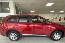 Mitsubishi Outlander Invite