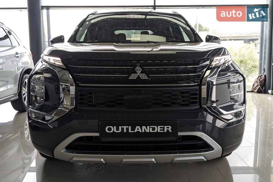 Mitsubishi Outlander - фото 1