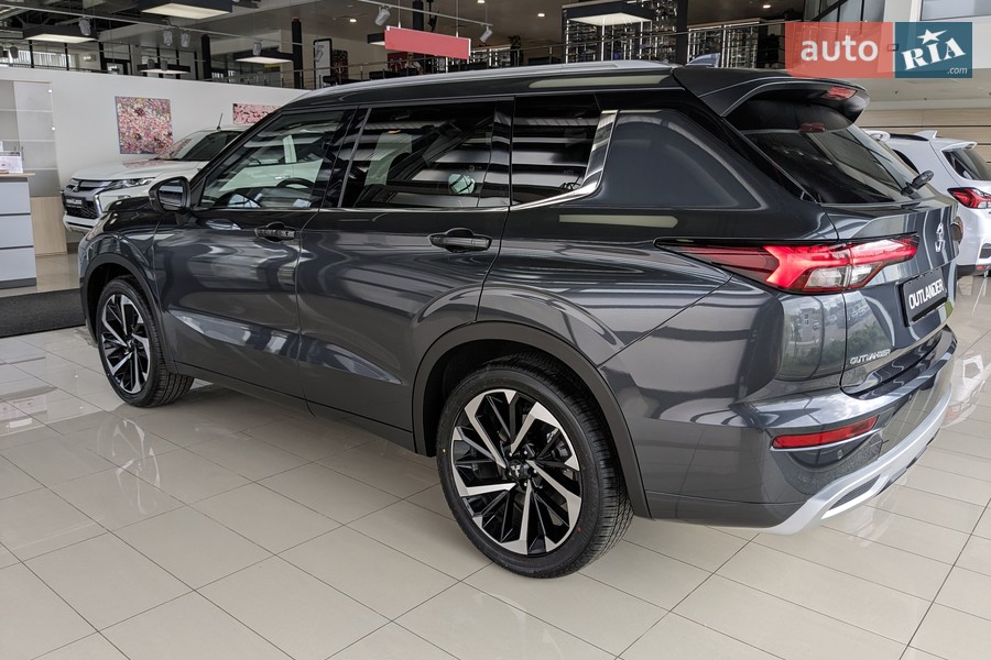 Mitsubishi Outlander - фото 10