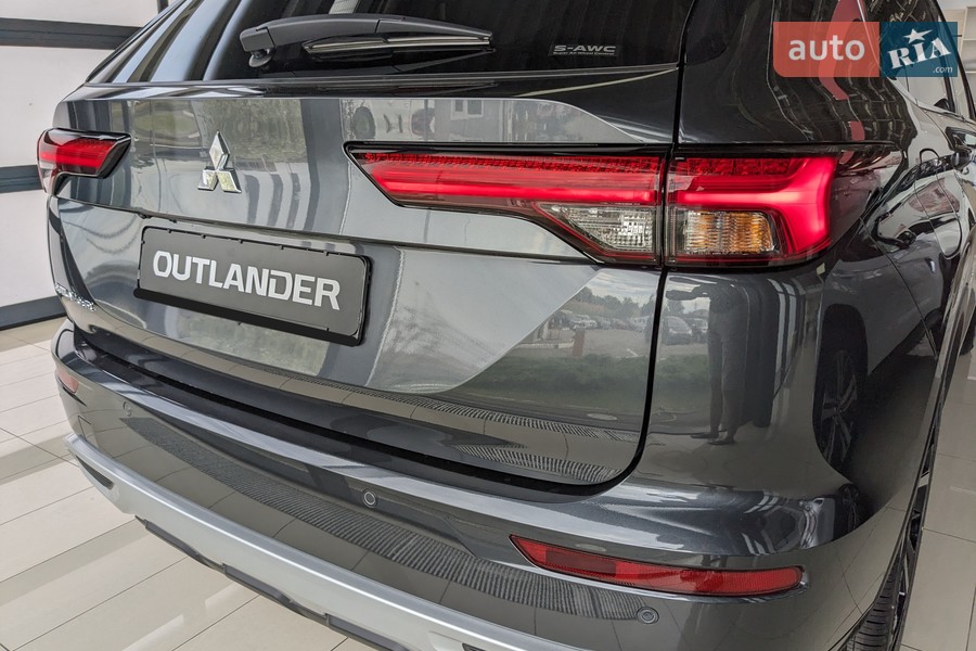 Mitsubishi Outlander - фото 7