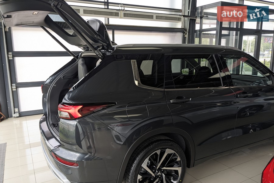Mitsubishi Outlander - фото 6