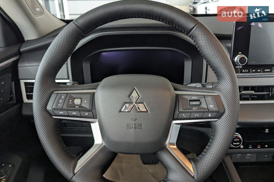 Mitsubishi Outlander - фото 16