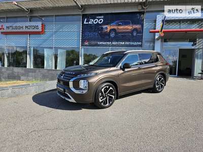 Mitsubishi Outlander Ultimate 2.5 MiVEC CVT (184 к.с.) S-AWC 2024