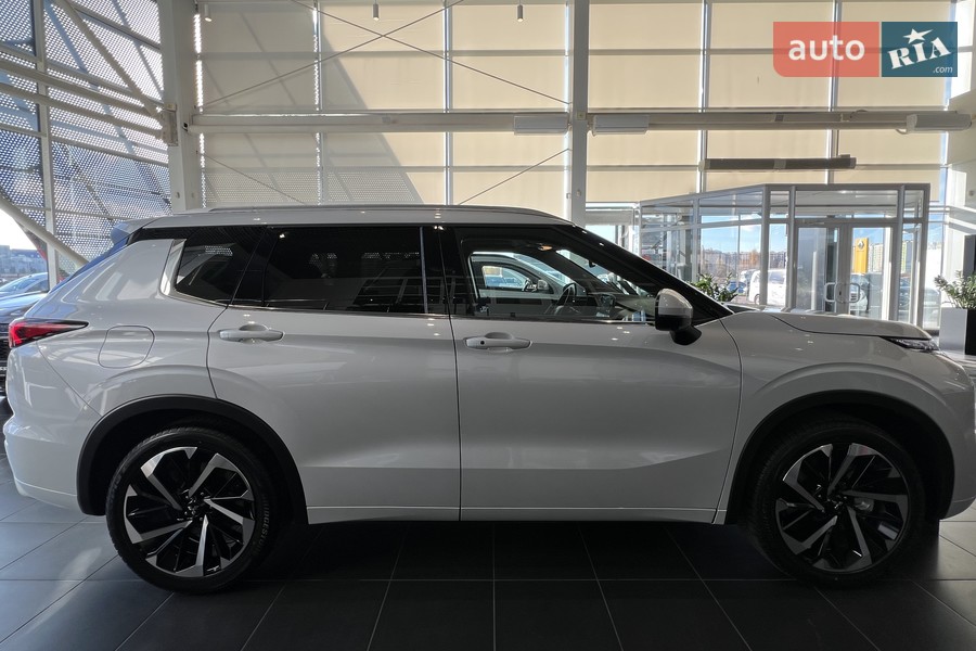 Mitsubishi Outlander - фото 4
