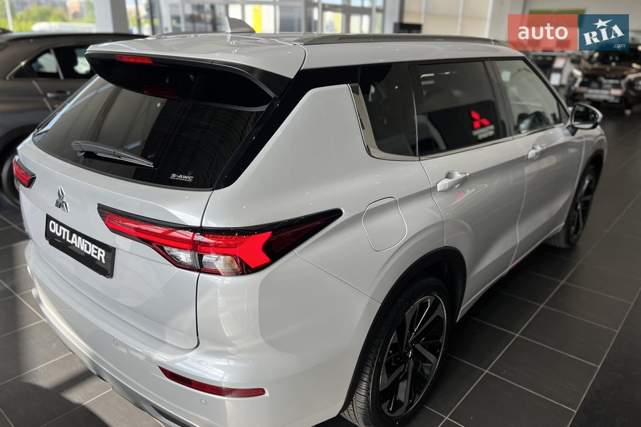 Mitsubishi Outlander - фото 6