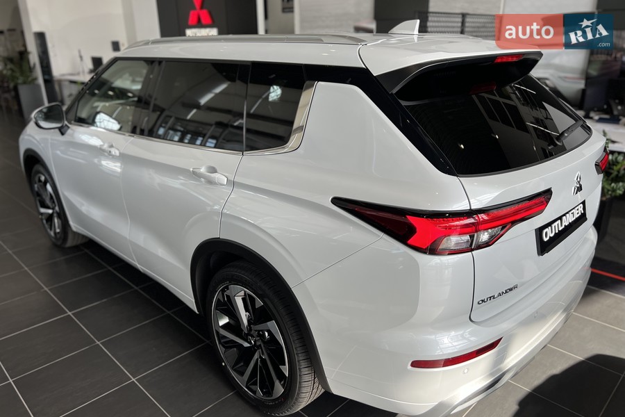 Mitsubishi Outlander - фото 8