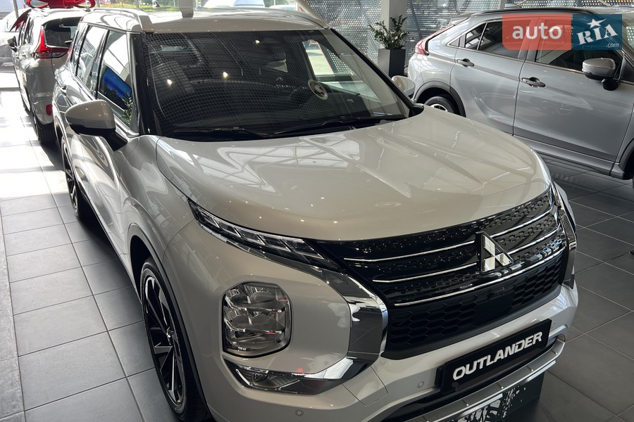 Mitsubishi Outlander - фото 2