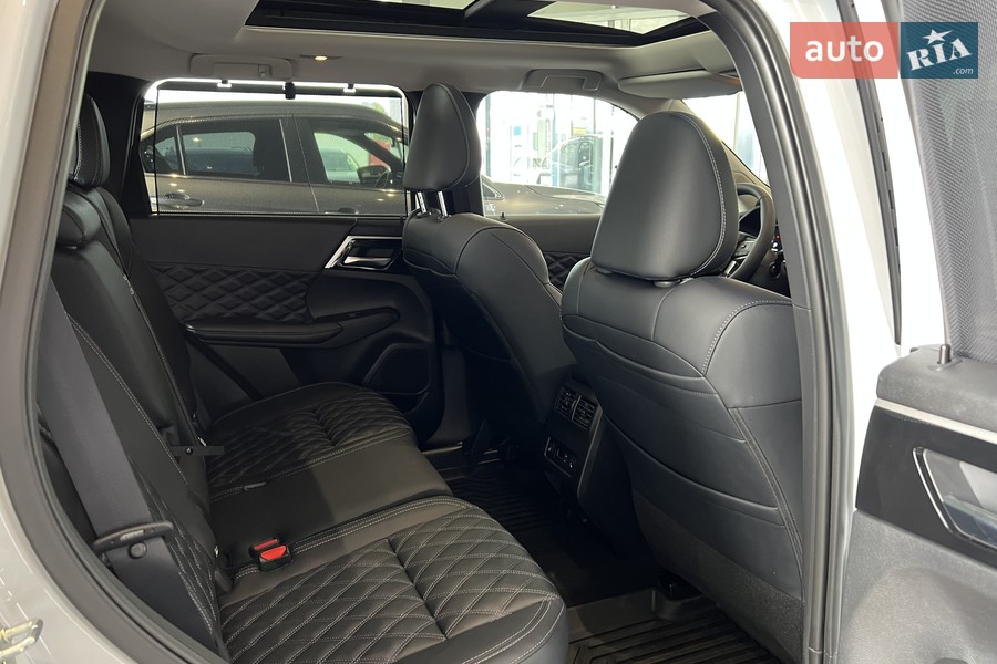 Mitsubishi Outlander - фото 16