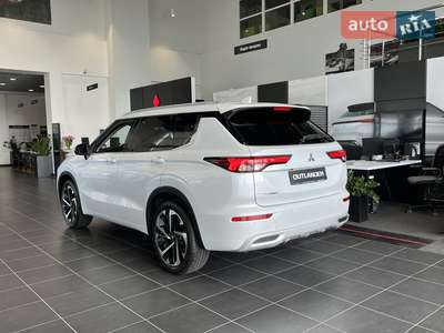 Mitsubishi Outlander 2025 Ultimate 2.5 MiVEC CVT (184 к.с.) S-AWC
