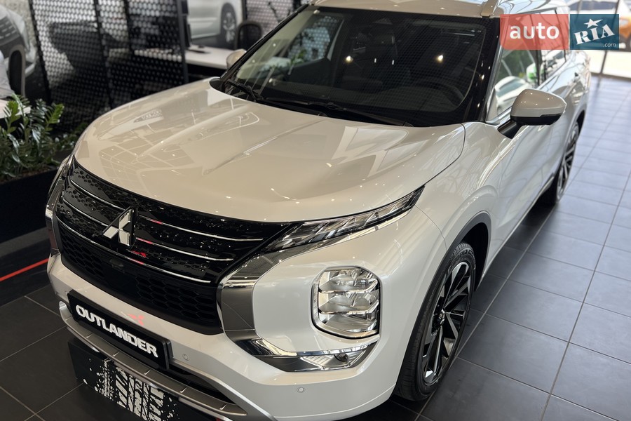 Mitsubishi Outlander - фото 1
