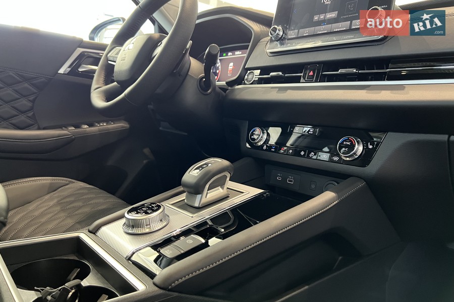 Mitsubishi Outlander - фото 14