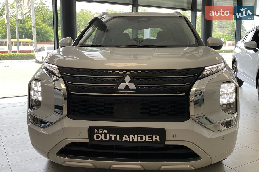 Mitsubishi Outlander - фото 2
