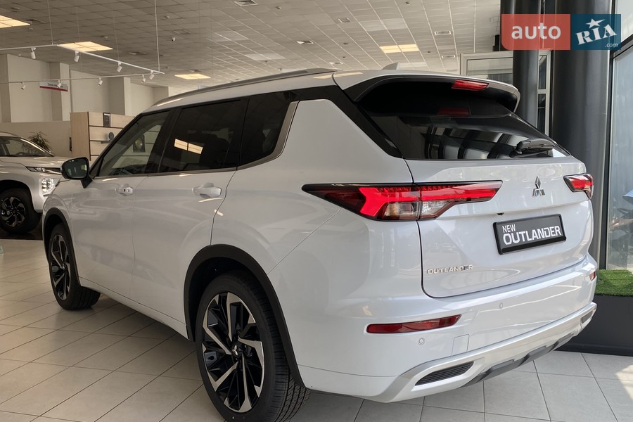 Mitsubishi Outlander - фото 4