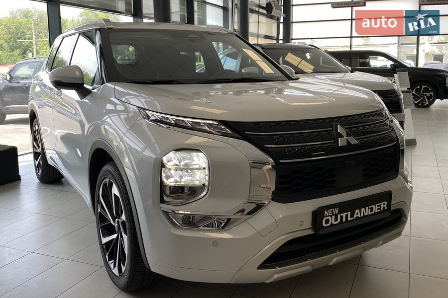 Mitsubishi Outlander - фото 1