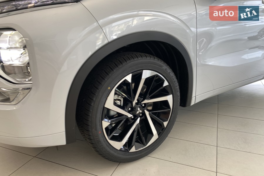 Mitsubishi Outlander - фото 5