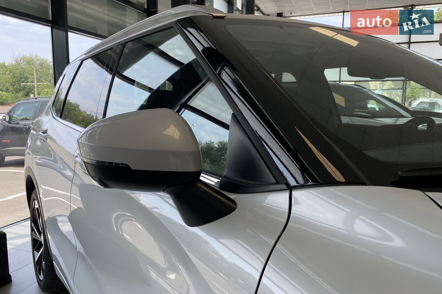 Mitsubishi Outlander - фото 8