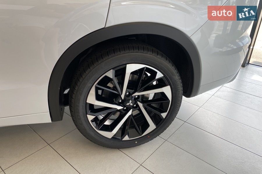Mitsubishi Outlander - фото 6