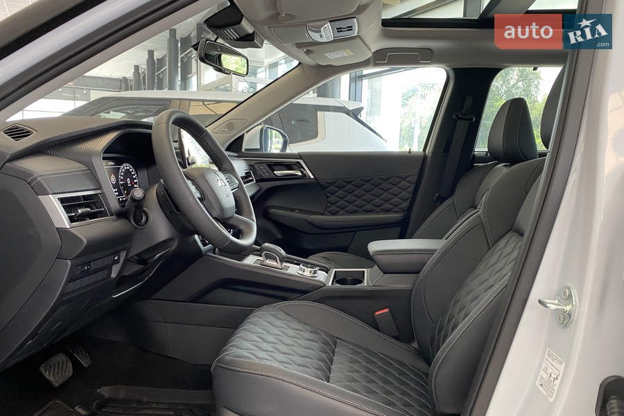 Mitsubishi Outlander - фото 11
