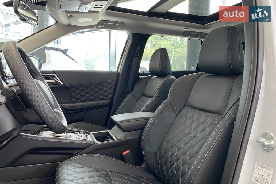 Mitsubishi Outlander - фото 12