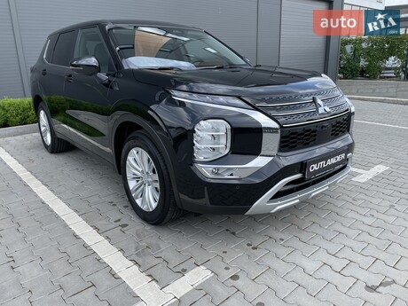 Mitsubishi Outlander 2025