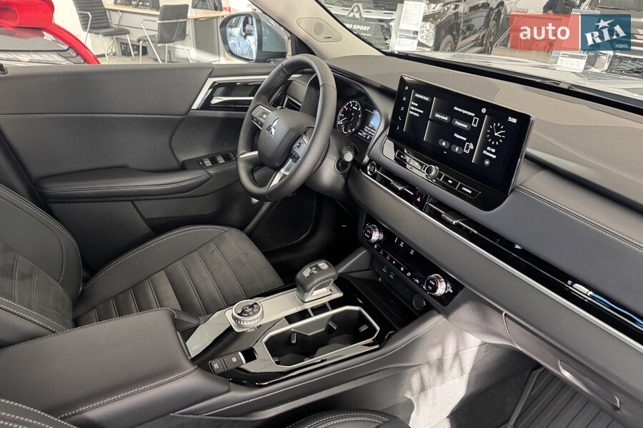 Mitsubishi Outlander - фото 12