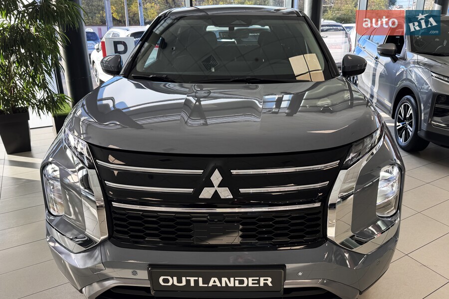 Mitsubishi Outlander - фото 1