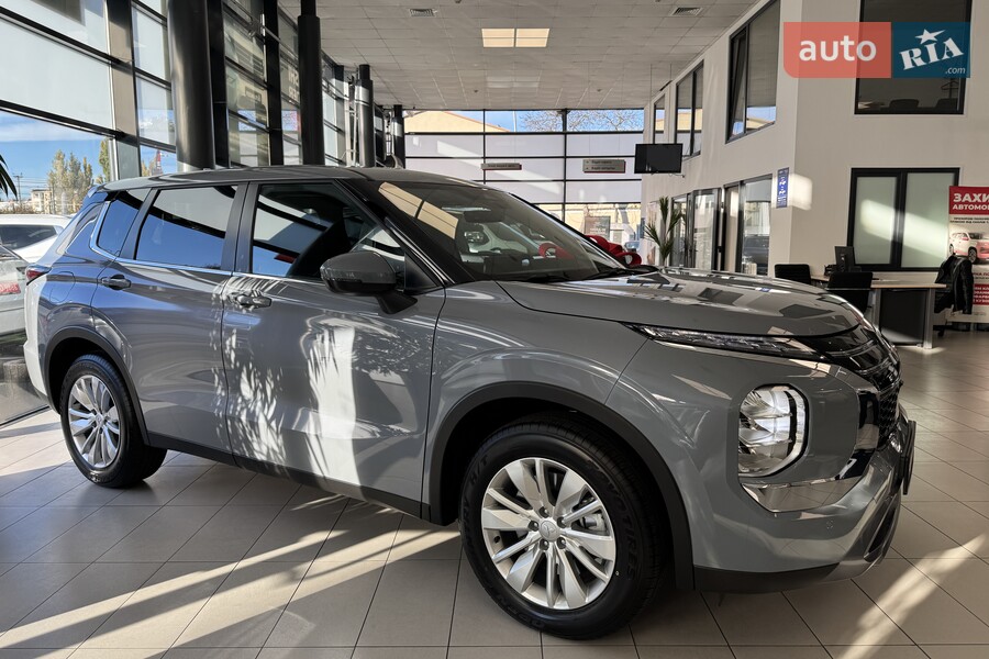 Mitsubishi Outlander - фото 3