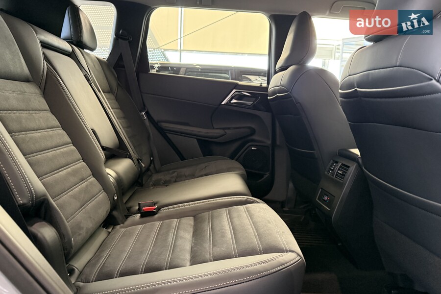 Mitsubishi Outlander - фото 13