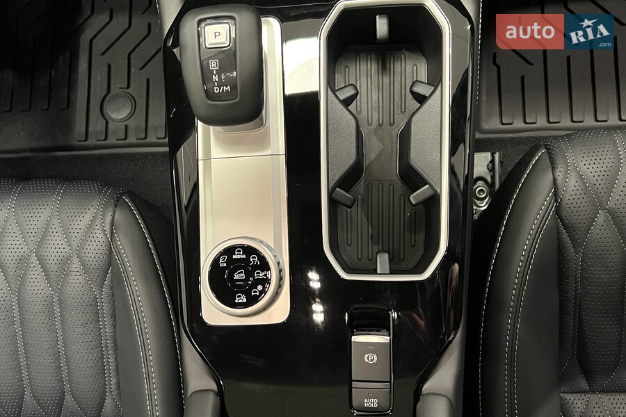 Mitsubishi Outlander - фото 12