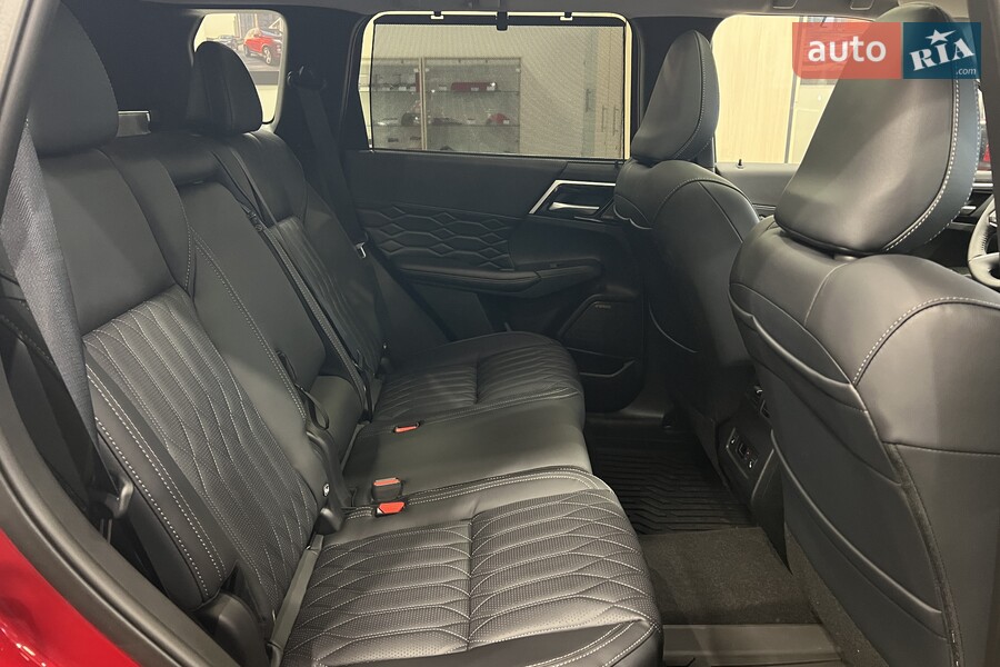 Mitsubishi Outlander - фото 13