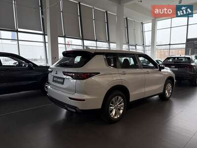 Новий Mitsubishi Outlander 2025 - фото 3