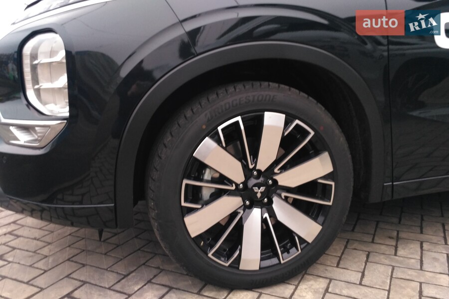 Mitsubishi Outlander - фото 9