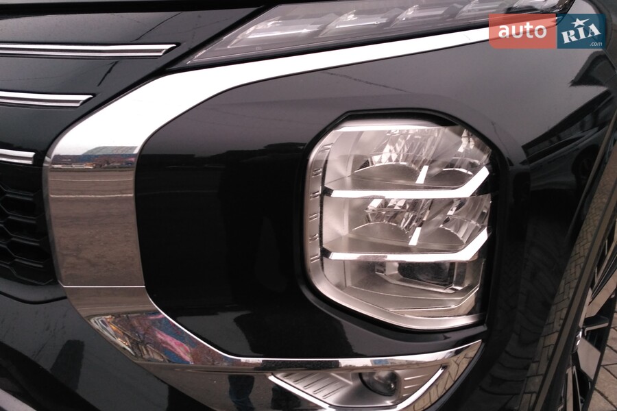 Mitsubishi Outlander - фото 11